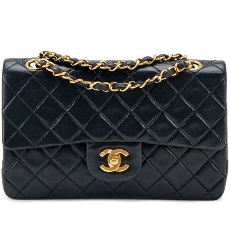 tracoola marrone teapuntata chanel vintage|Complete Guide to Collecting Vintage Chanel Bags.